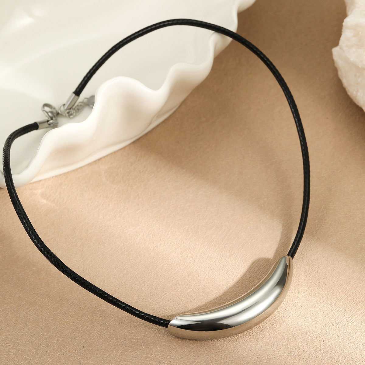 Collana Minimalista Geometrica da Donna Placcata in Acciaio Inossidabile con Tubo Curvo
