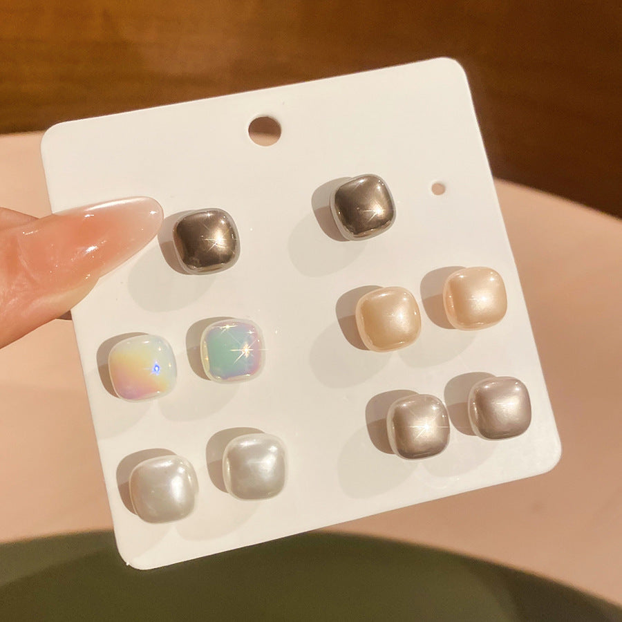 Pendientes de tuerca geométricos, minimalistas y modernos con perlas, con postes de acero chapados en oro para mujer