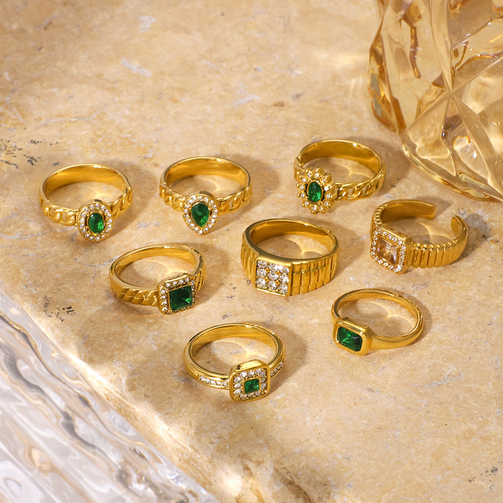 Anello geometrico minimalista da donna in acciaio inossidabile con intarsio di strass e placcatura sottovuoto in oro 18 carati
