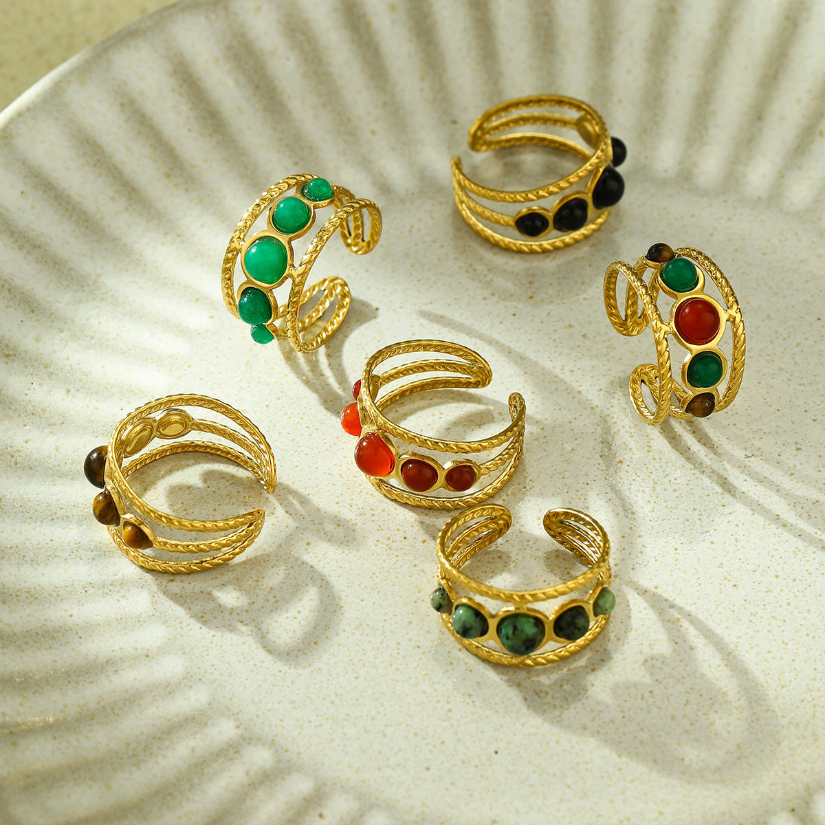 Anillo minimalista de acero de titanio con diseño geométrico, chapado en oro de 18 quilates y detalles de piedra natural para mujer