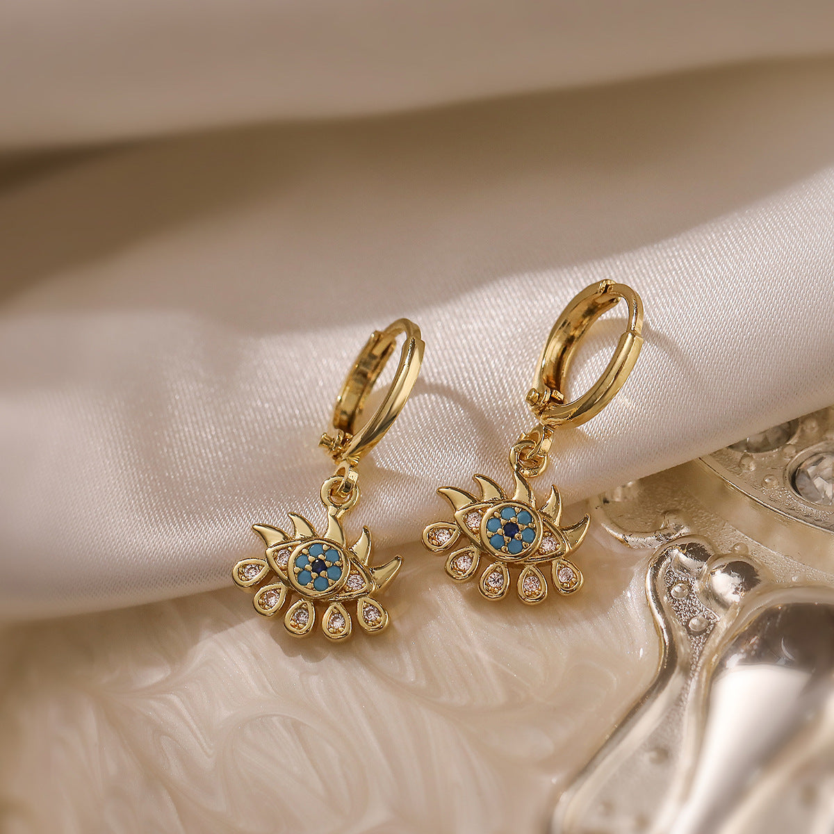 Parure minimalist con collana e orecchini malocchio in rame con zirconi e catenina a sfere