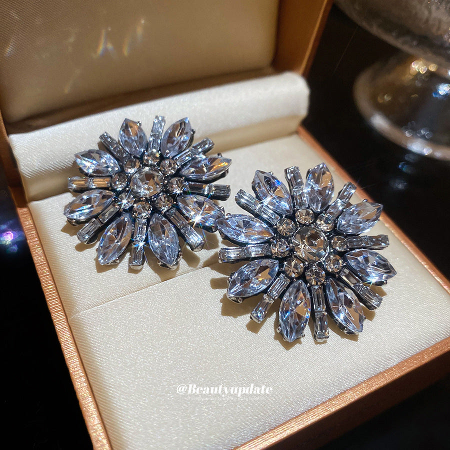 Pendientes de aleación florales de moda con incrustaciones de diamantes de imitación para mujer, pendientes de lujo con postes de acero