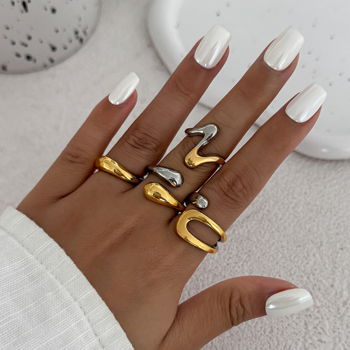 Minimalist Geometric Open Ring for Women in Zinc Alloy with Plated Finish and Curved Linear Design