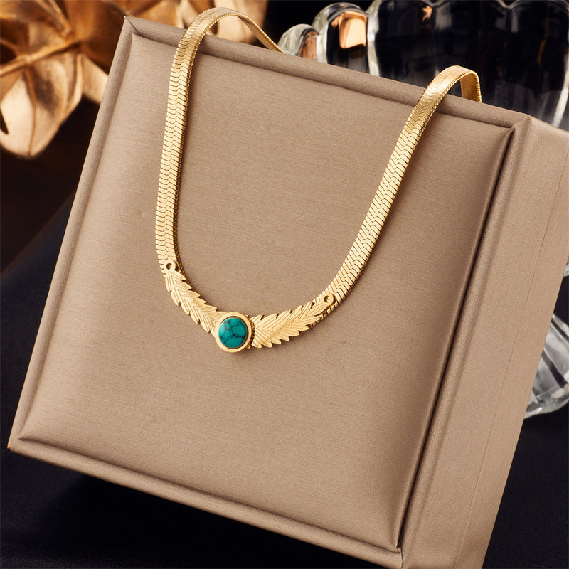 Collana con ciondolo a farfalla turchese retrò minimalista in acciaio inossidabile con finitura placcata su catena a serpente da donna