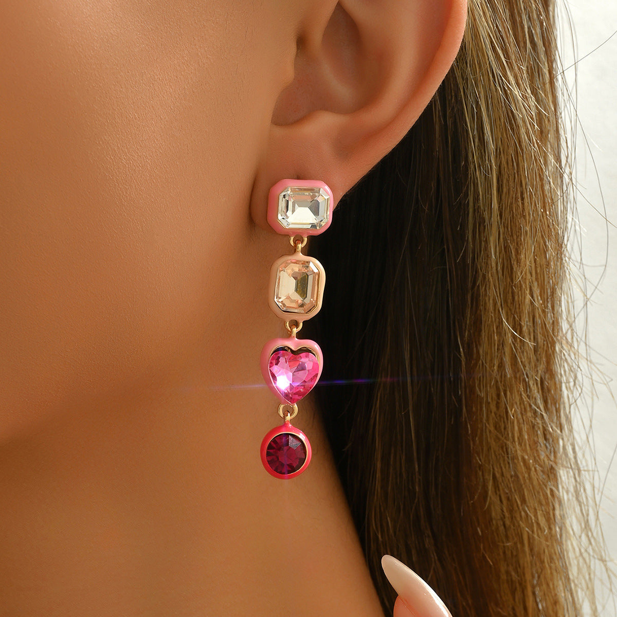 Pendientes minimalistas con forma de corazón de esmalte y circonitas de aleación de zinc con postes de acero inoxidable para mujer