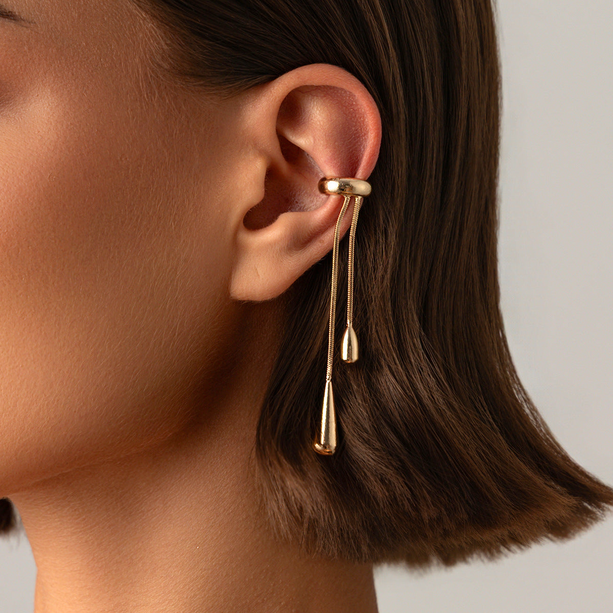 Minimalist Teardrop Plated Zinc Alloy C-Shaped Ear Cuff with Tassel Chain for Women