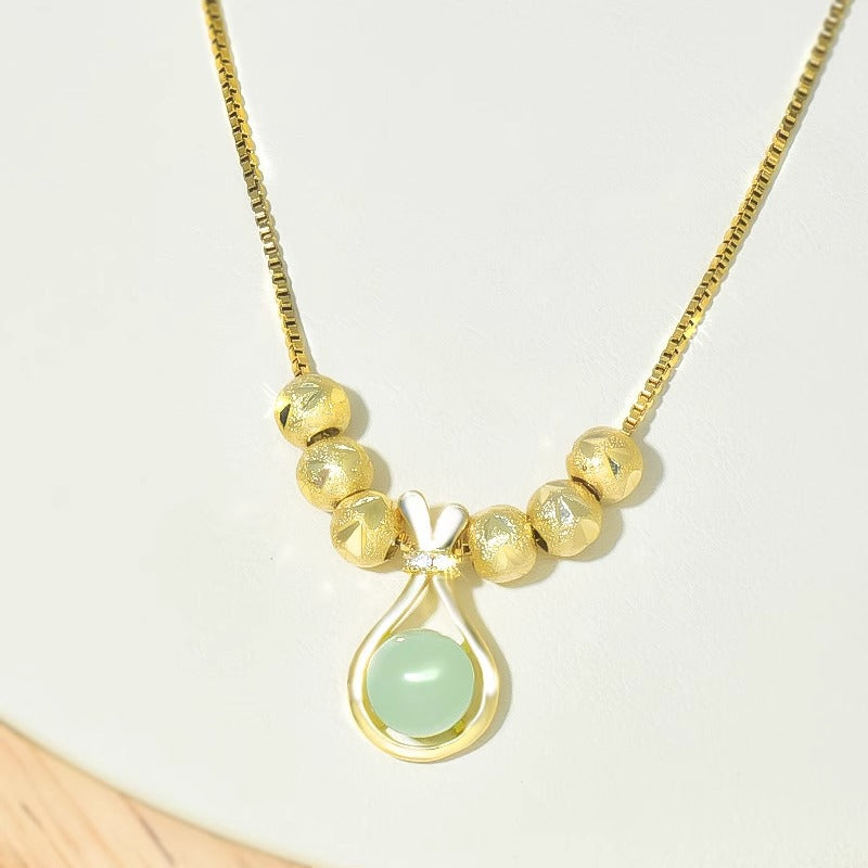 Collana Minimalista con Chiusura Magnetica a Farfalla in Acciaio al Titanio con Ciondolo Placcato Oro su Catena a O per Donne e Uomini