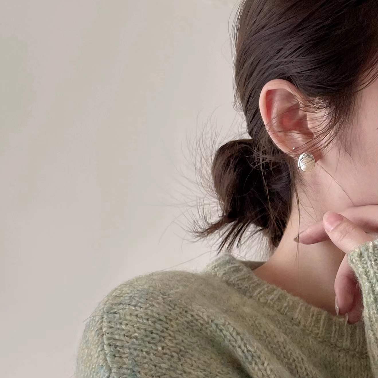 Aretes Minimalistas Dulces de Plata Esterlina 925 con Incrustaciones de Perlas de Agua Dulce en Forma de Lágrima para Mujer