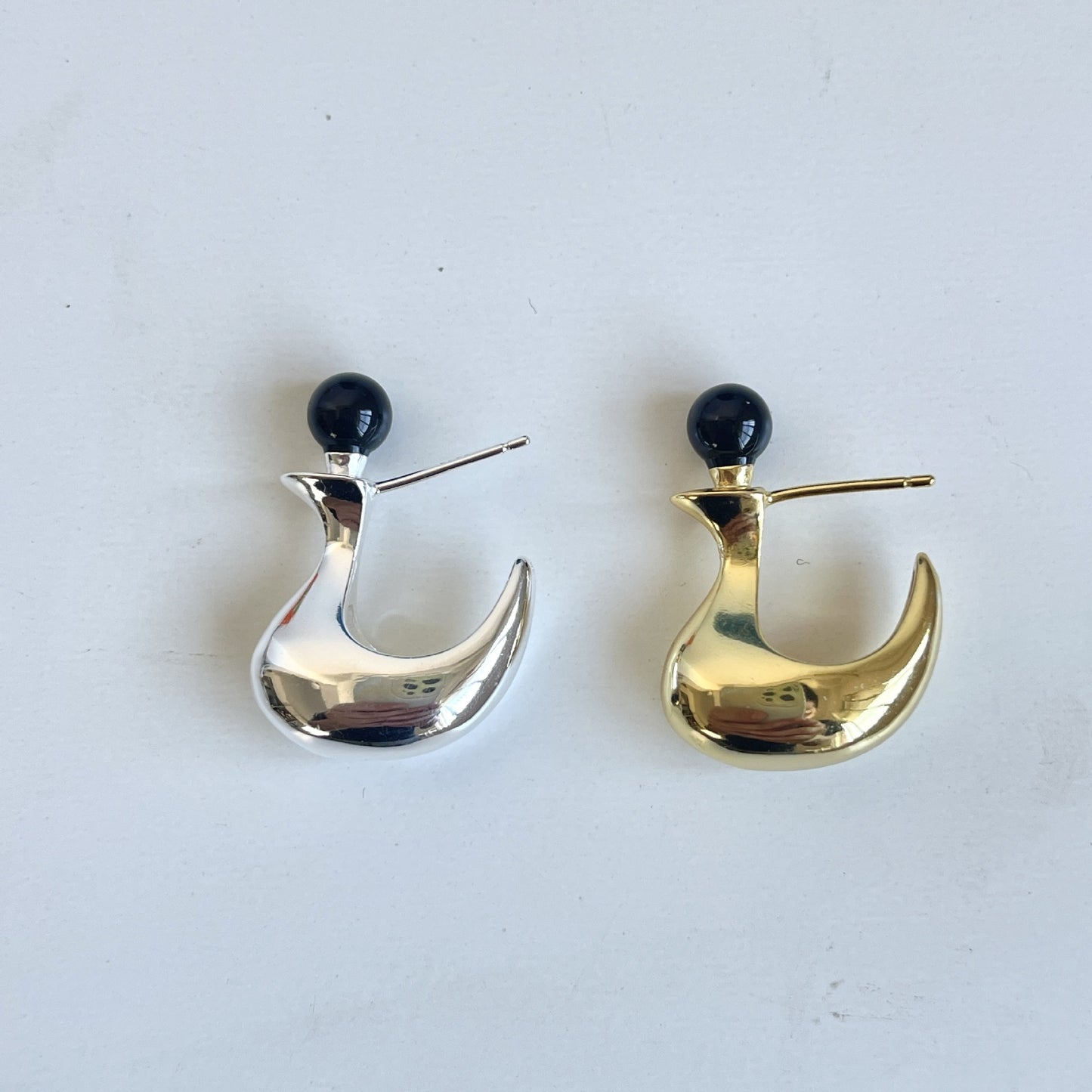 Minimalist Geometric Black Agate Vase-Shaped Earrings in 925 Sterling Silver with Pearl Inlay