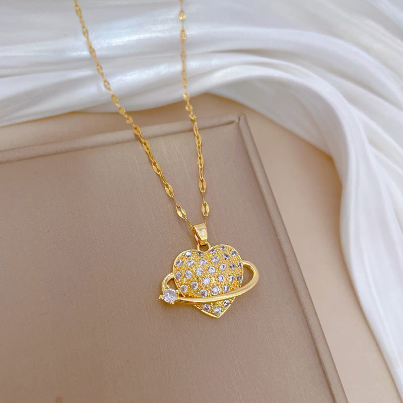Collana Minimalista a Cuore in Acciaio al Titanio con Accenti di Strass per Uomo e Donna, Delicata Catena per Clavicole con Design a Maglie a Tema Amore