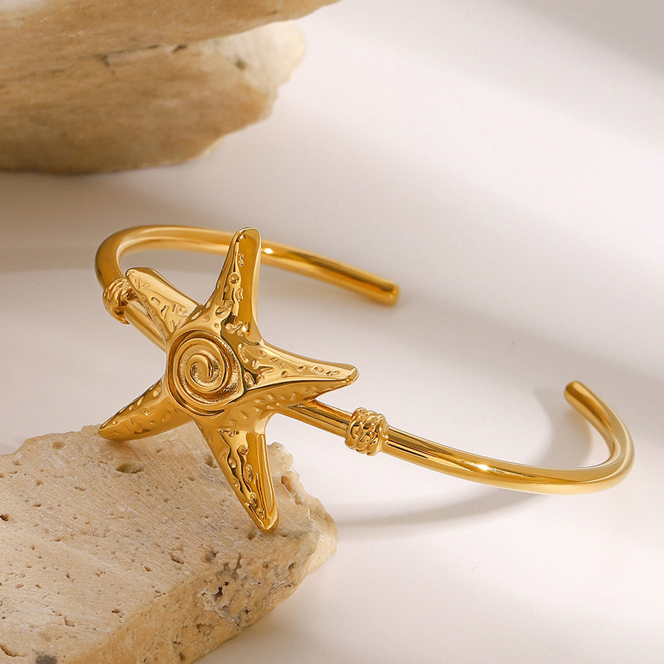 Elegante bracciale a forma di stella marina in acciaio inossidabile con finitura placcata per un look ispirato all'oceano