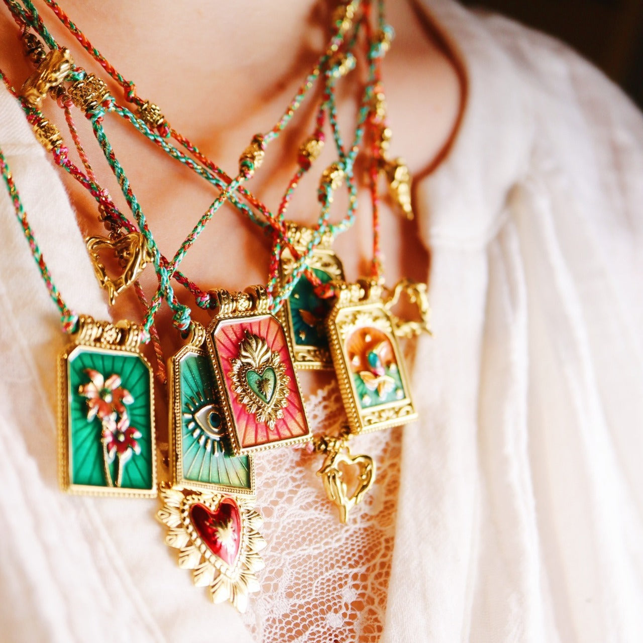Retro Tarot Card Heart Eye Flame Pendant Necklace for Women in Copper with Gold Plating