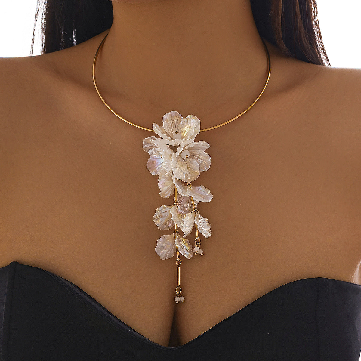Sweet Minimalist Plated Resin Floral Pendant Necklace for Women