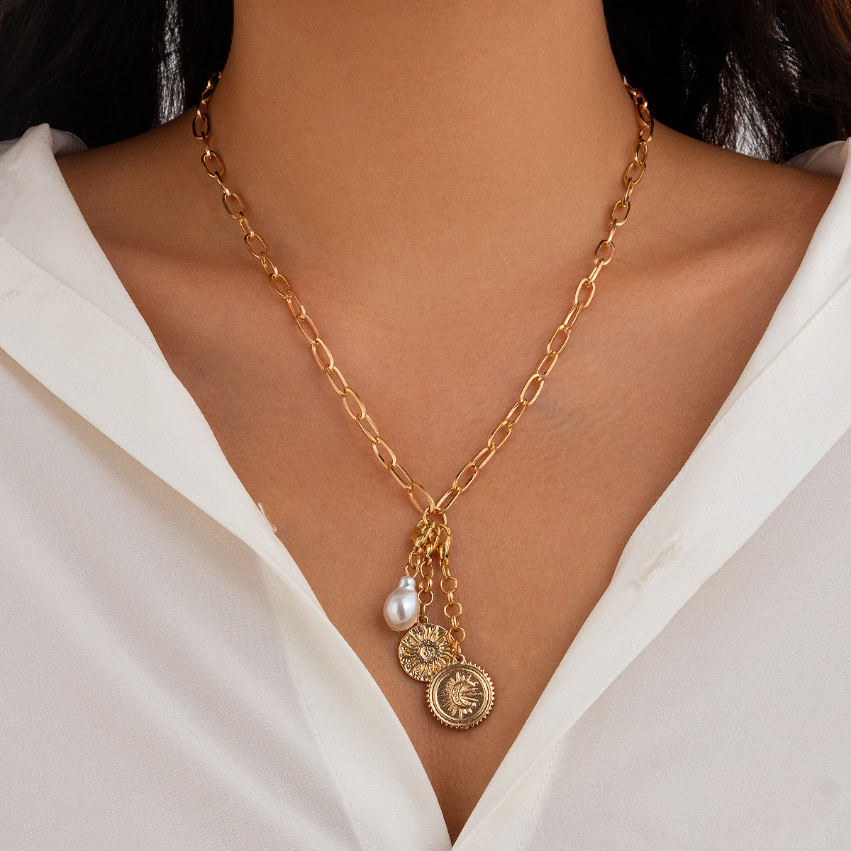 Collana Pendente a Cuore a Frutta in Metallo Minimalista Tonalità Fredda con Dettagli a Frange per Donna