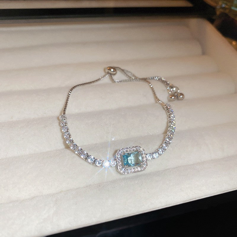 Elegant Heart-Shaped Gold-Plated Zirconia Bracelet for Women with Delicate Luxury Aesthetic