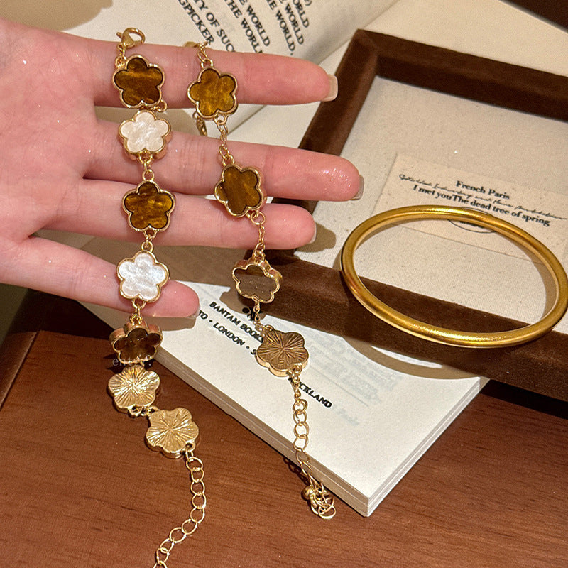 Elegant Floral Enamel Bracelet for Women in Alloy with Vintage Minimalist Style