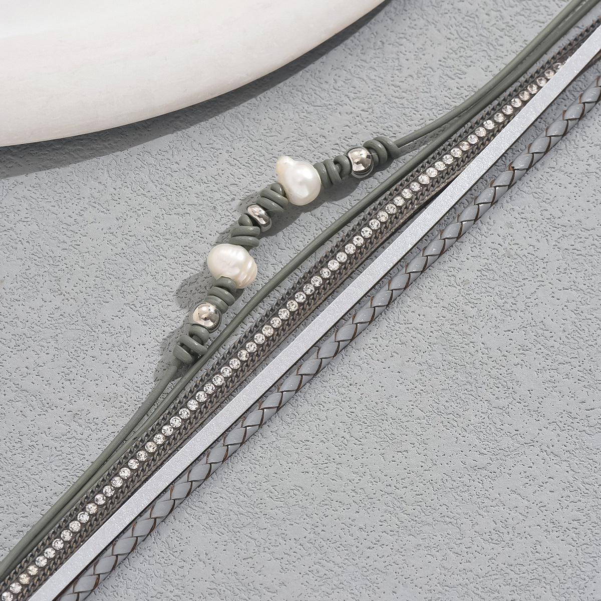 Bracciale geometrico da donna con perle e intarsio di diamanti, braccialetto multistrato alla moda per l'uso quotidiano