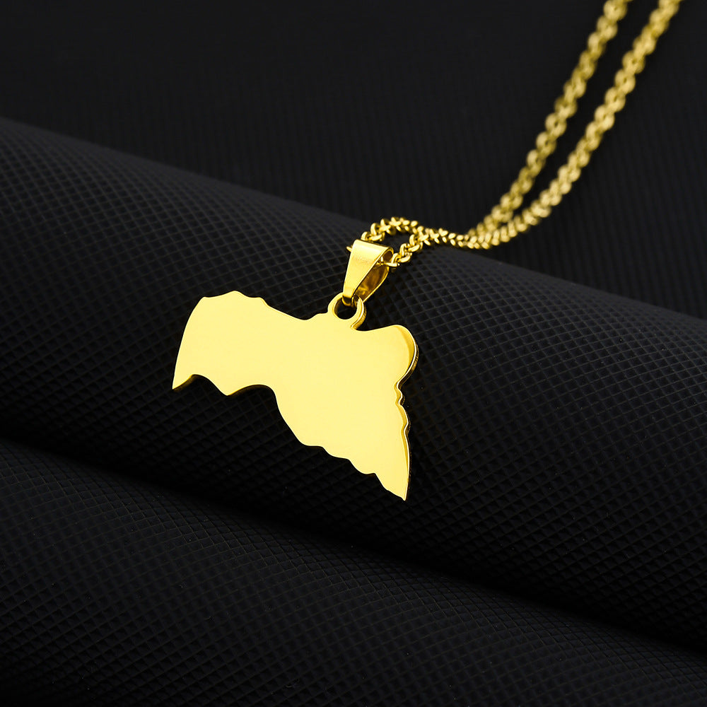 Collana con pendente etnico geometrico in acciaio inossidabile con charm in acciaio al titanio e finitura placcata su catena a O