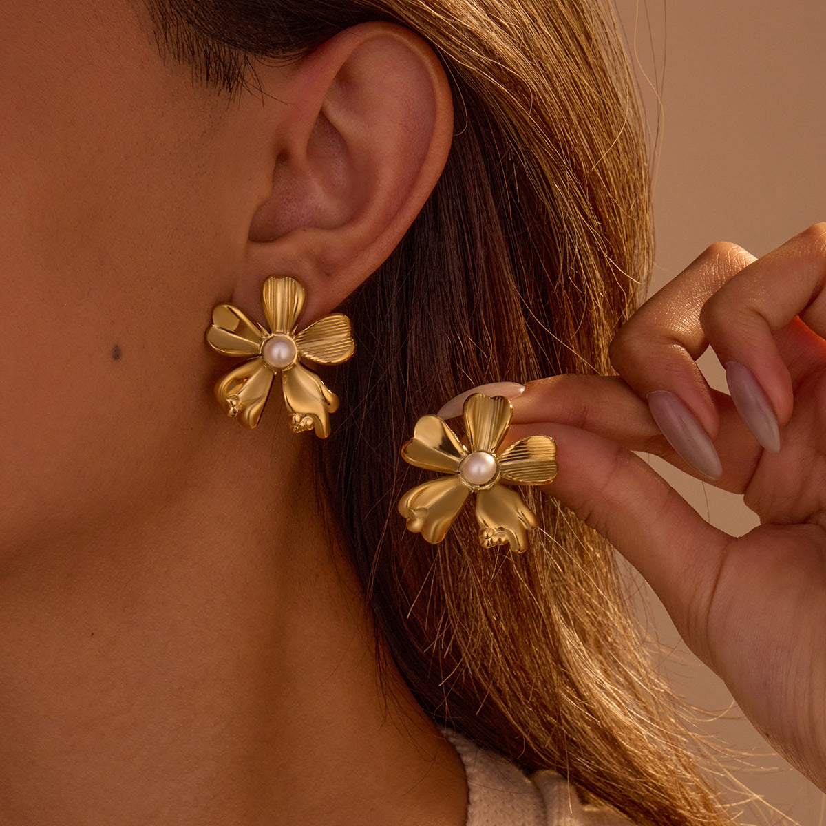 Orecchini da donna in acciaio inossidabile con placcatura e motivo floreale d'ispirazione vintage, gioielli di lusso alla moda per l'ufficio