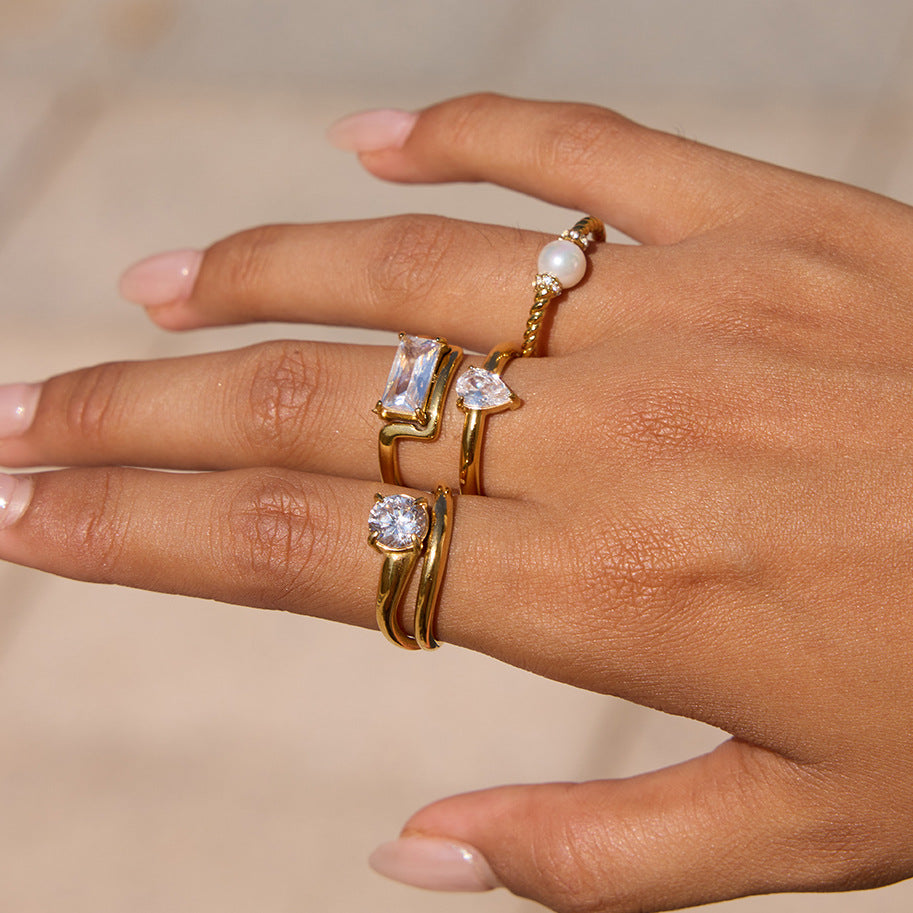 Anillo geométrico de acero inoxidable con detalles de circonita y perlas chapado para mujer, accesorio de moda de lujo