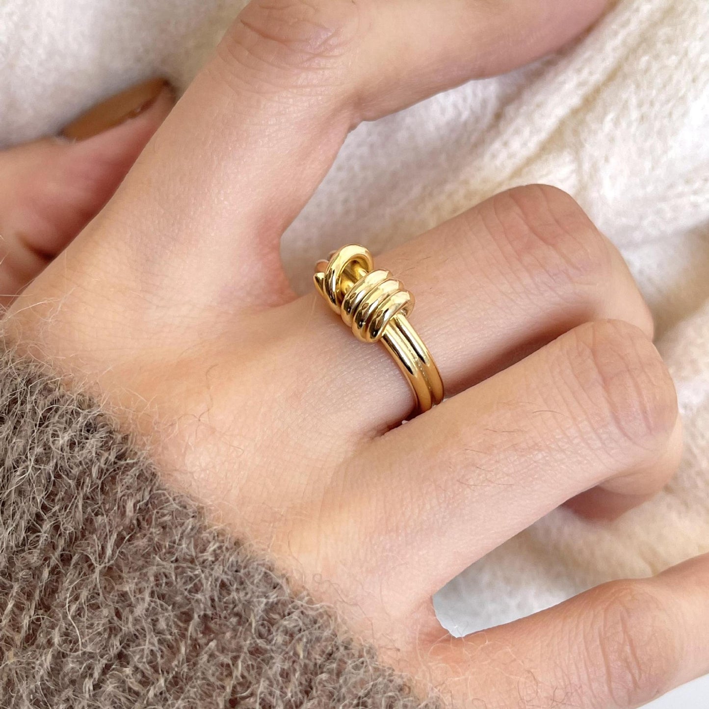 Anello Minimalista Irregolare da Donna in Argento 925 con Nodo