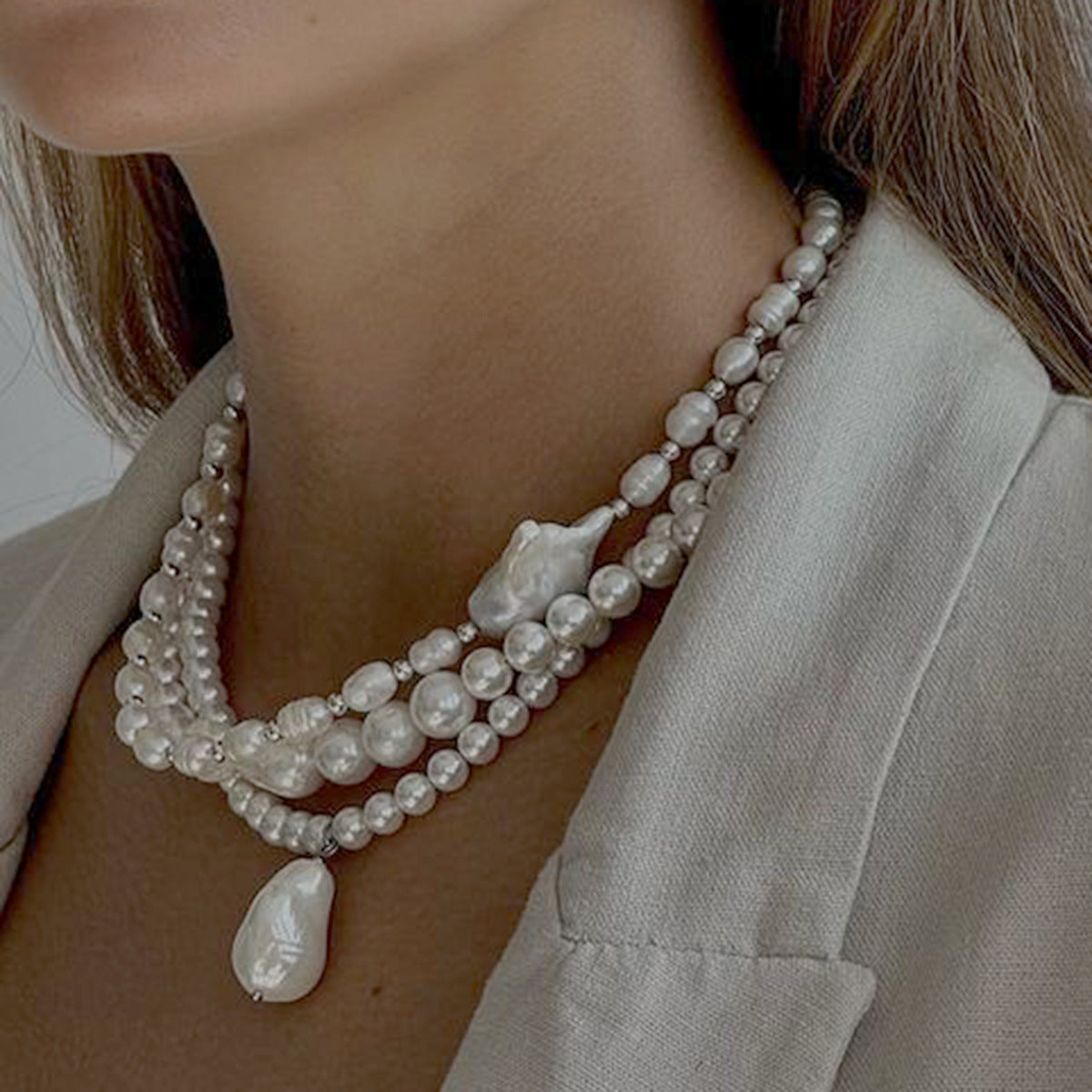 Collana da donna vintage minimalista girocollo in acciaio inossidabile con strass intarsiati e catena di perle