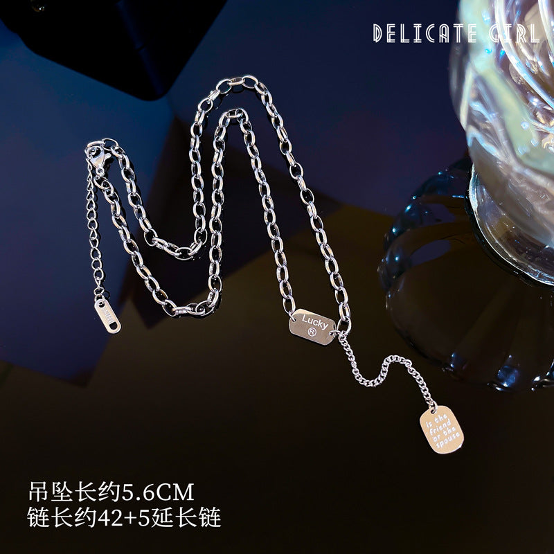 Collana con pendente geometrico minimalista in acciaio al titanio placcato per donna