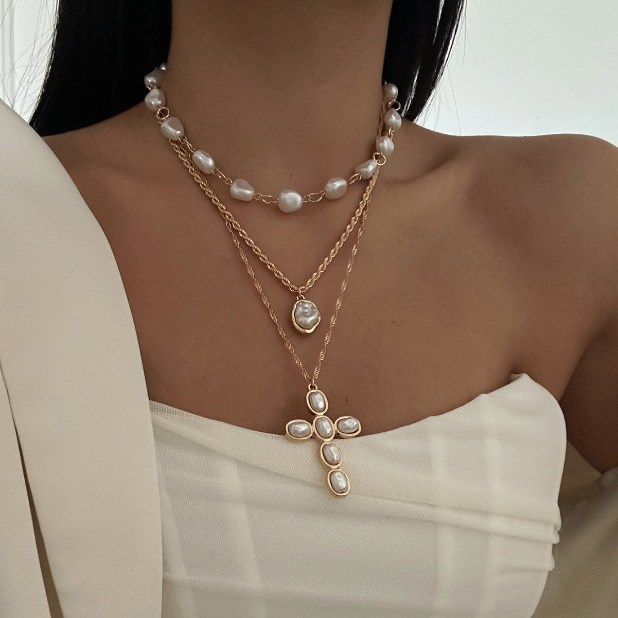Collana da donna con ciondolo a cuore geometrico minimalista placcato in lega e catena a sfere con perle barocche