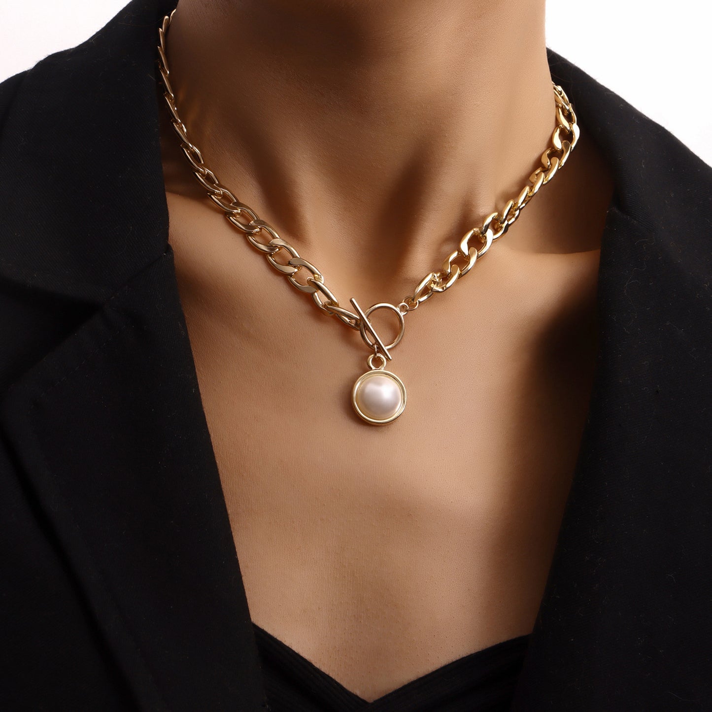 Collana con ciondolo geometrico da donna stile Punk minimalista con catena cubana in lega placcata oro e accento di perle