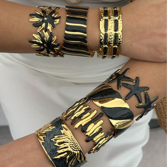 Elegante Bracciale Aperto in Acciaio Inossidabile Placcato Oro con Motivo a Stella Marina