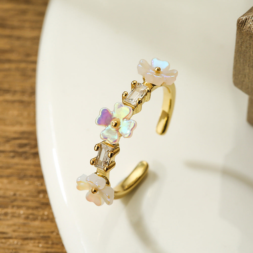 Minimalist Geometric Floral Ring for Women Made of Brass with 18K Gold Plating and Zircon Inlay