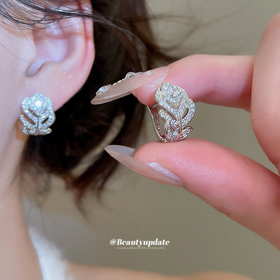 Anello aperto minimalista di lusso e set di ear cuff in foglia di rame con intarsio di zirconi per donna