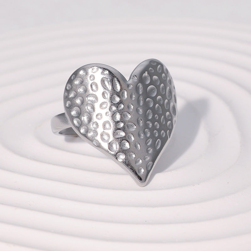 Anello Regolabile da Donna in Acciaio Inossidabile con Texture Martellata Minimalista a Forma di Cuore, Accessorio di Moda Resistente allo Sbiadimento