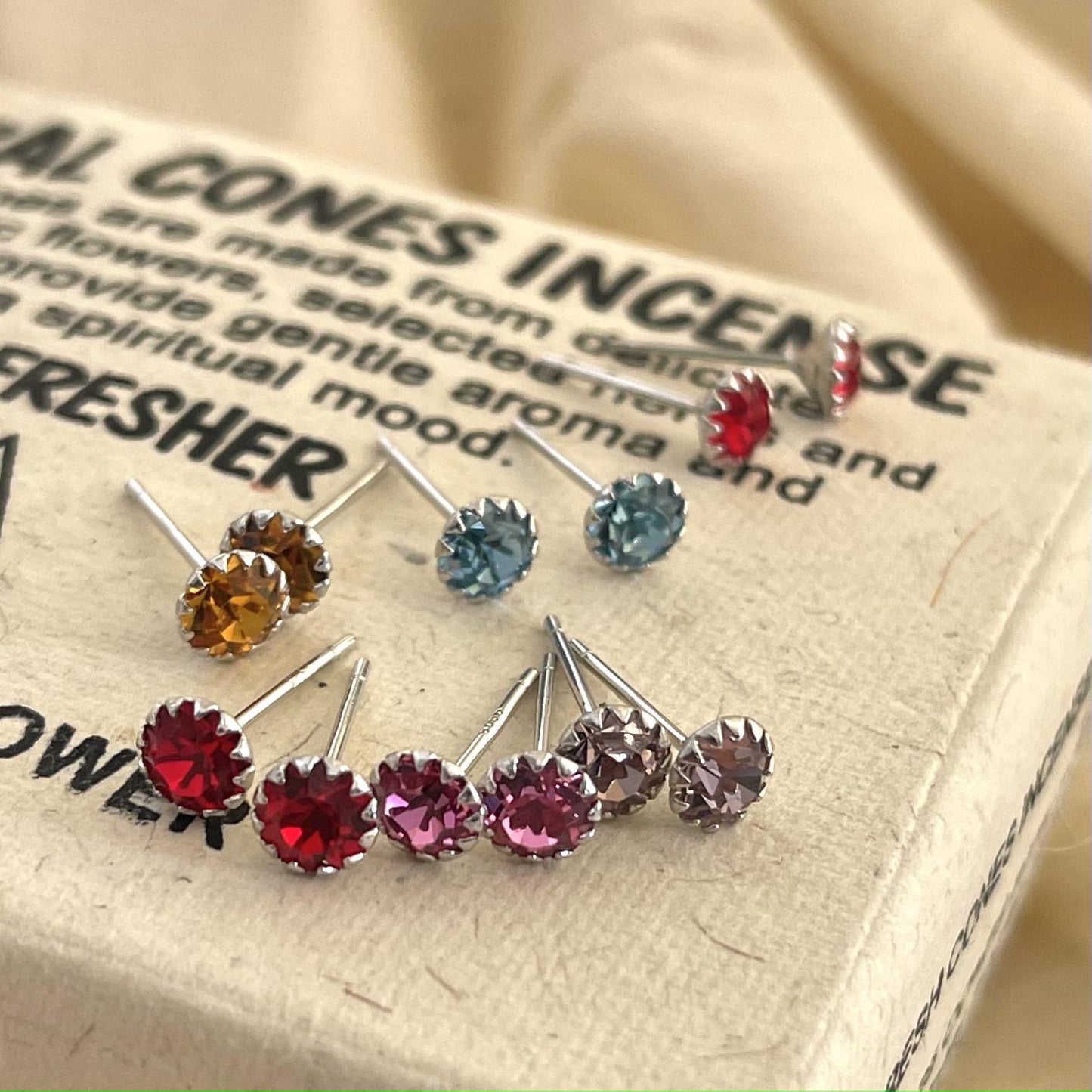 Sweet 925 Sterling Silver Round Geometric Inlaid Crystal Stud Earrings for Women