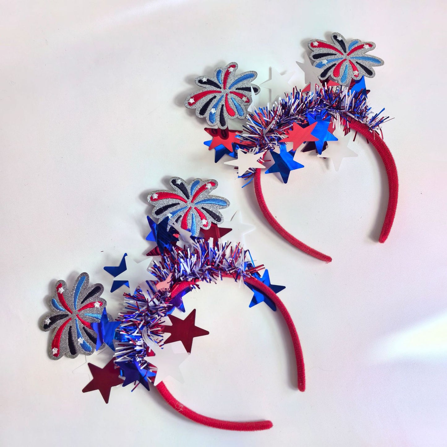 Fascia in Tessuto Ricamata a Righe Patriotiche Rosse Bianche Blu con Fuochi d'Artificio per la Festa dell'Indipendenza