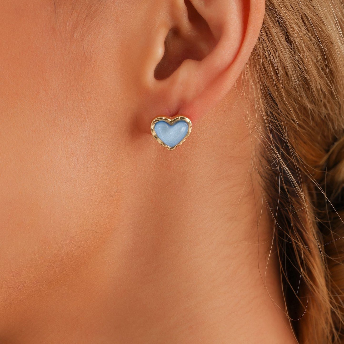 Minimalist Heart-Shaped Electroplated Metal Stud Earrings for Women with Cute and Elegant Aesthetic