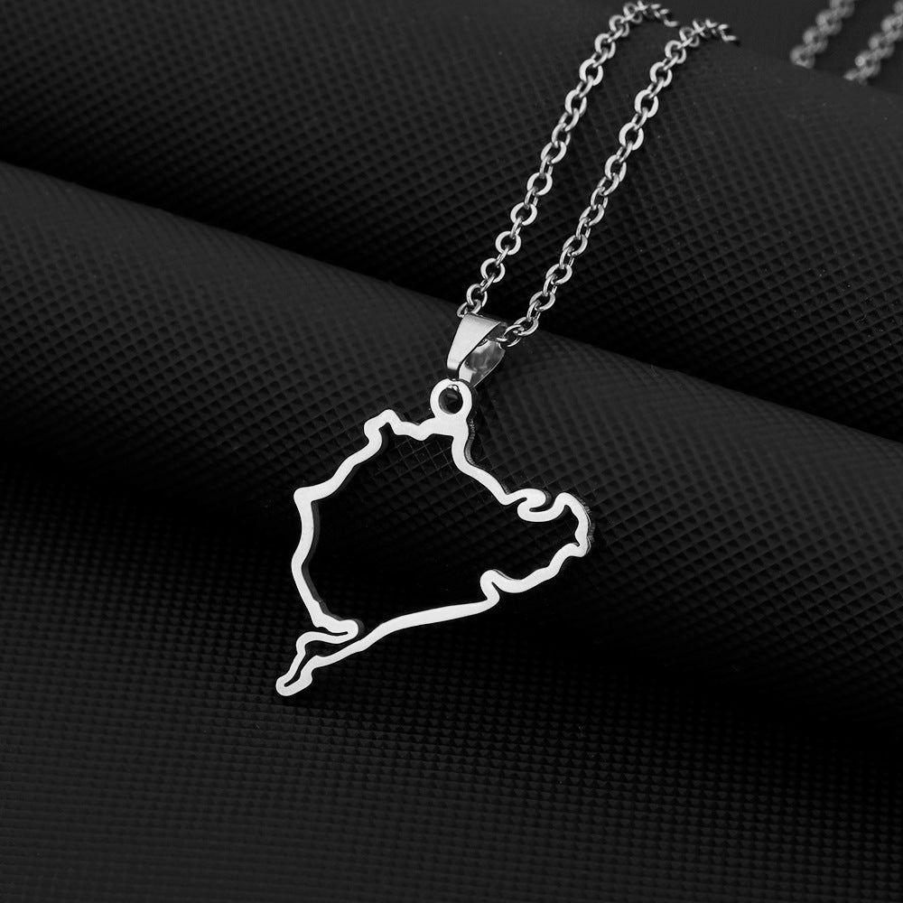 Collana con pendente Nürburgring da corsa automobilistica sportiva geometrica tedesca in acciaio inossidabile con ciondolo in acciaio al titanio e finitura galvanizzata