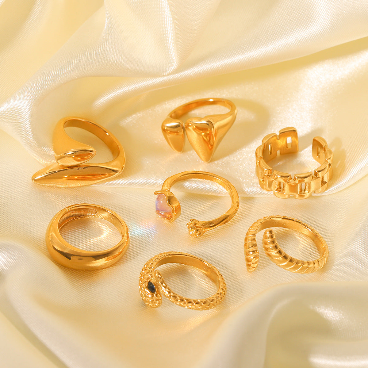 Anello aperto da donna in acciaio inossidabile placcato oro 18 carati a forma di cuore geometrico alla moda