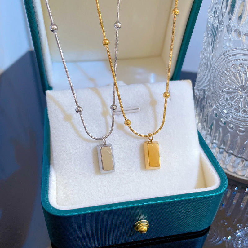 Collar minimalista de acero de titanio geométrico con baño de oro para mujer