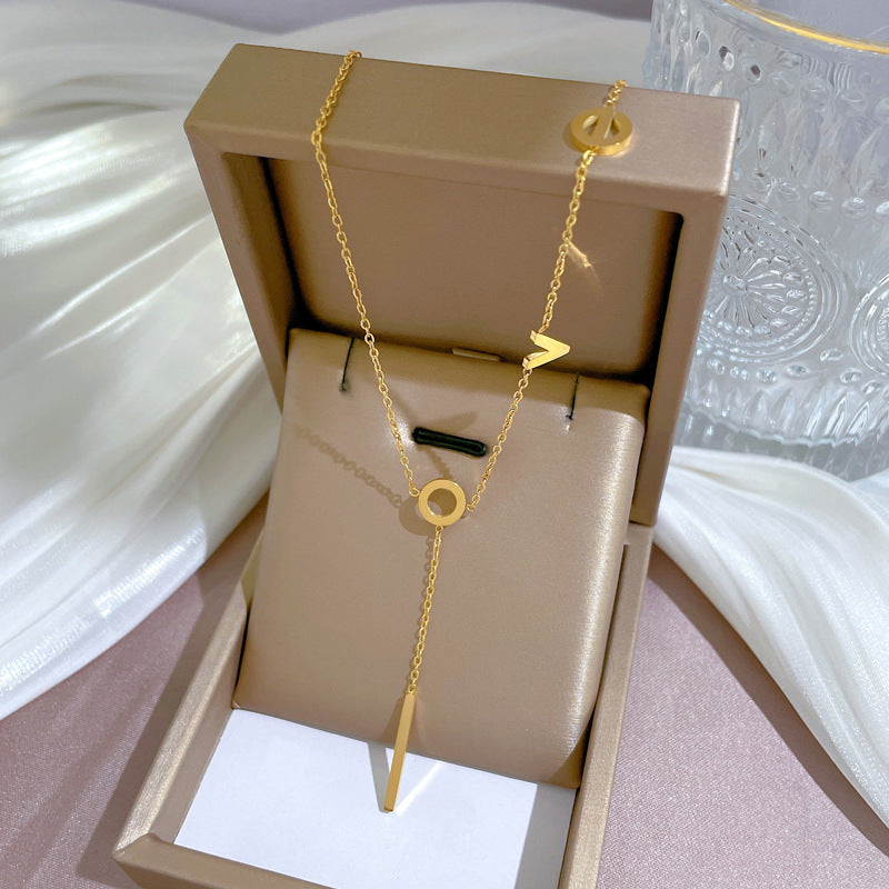 Collana a girocollo geometrica minimalista in acciaio al titanio con ciondolo floreale