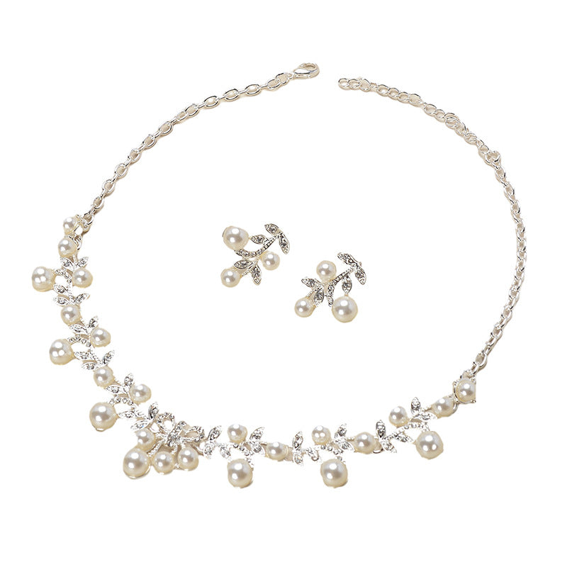 Set di collana con catena a serpente in lega placcata perla floreale bohémien e orecchini per le donne gioielli per feste di matrimonio