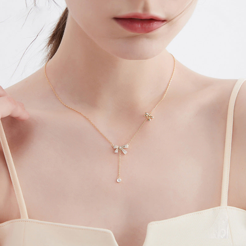 Sweet Bow-Shaped Titanium Steel Necklace with Rhinestone Inlay, Minimalist Cold-Tone Clavicle Chain for Women
