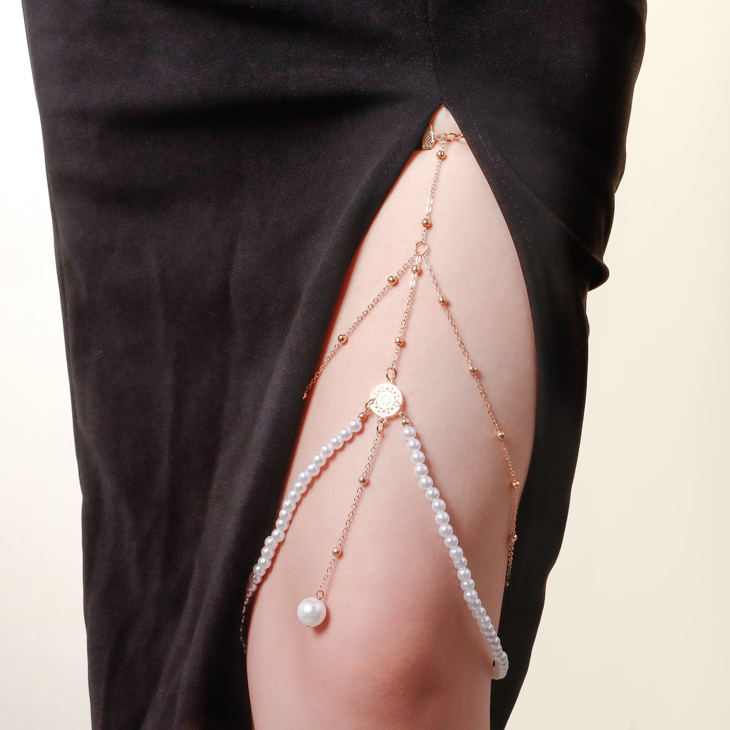 Geometric Alloy Anklet for Women with Elastic Cord, Fashionable Leg Chain Jewelry