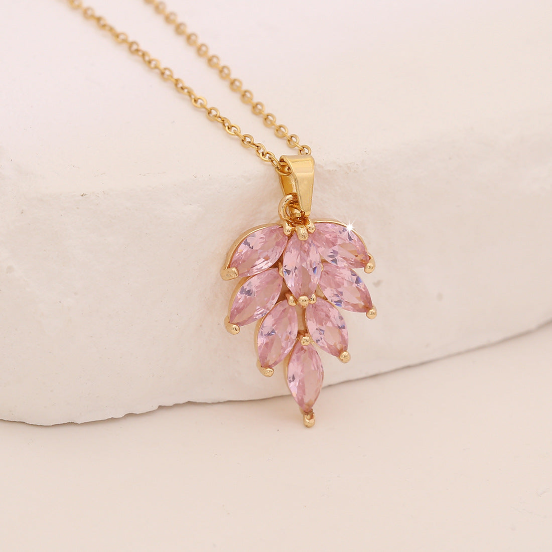 Fashion OL Floral and Leaf-Shaped Stainless Steel Pendant Necklace with Geometric Square Locket Design