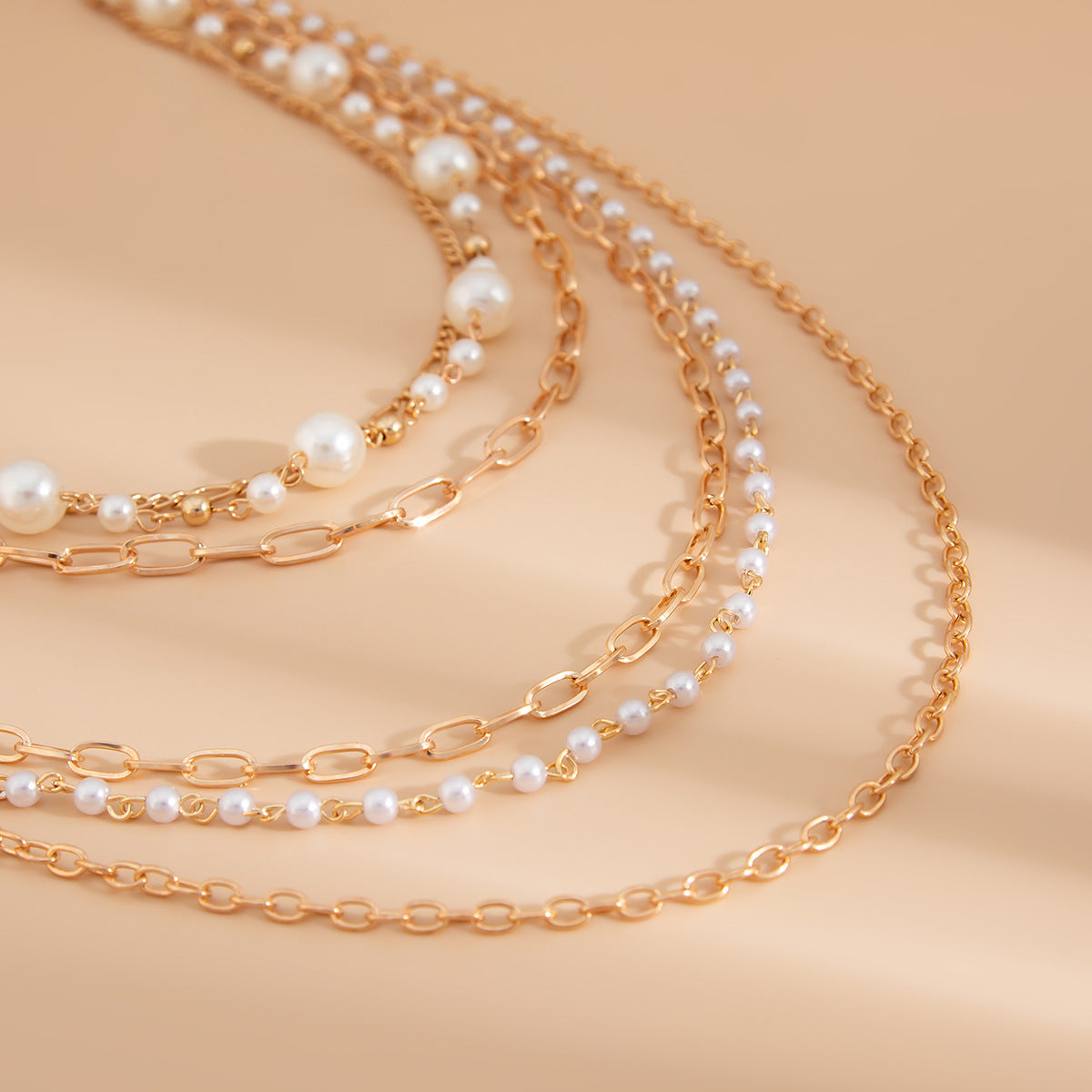 Collar largo de perlas de imitación con diseño geométrico y cadena cruzada electrochapada para mujer