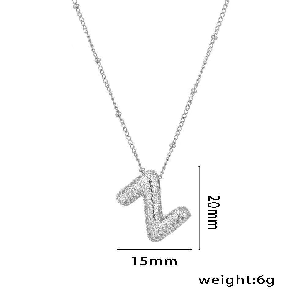 Collana da Donna con Ciondolo a Lettera, Design Geometrico Minimalista, in Ottone Placcato Oro con Zirconi Micro-Pavé