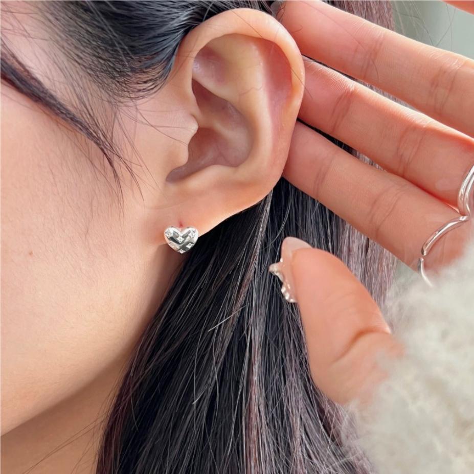 Orecchini a perno da donna a forma di cuore minimalistici in argento sterling 925 con zirconi e placcatura
