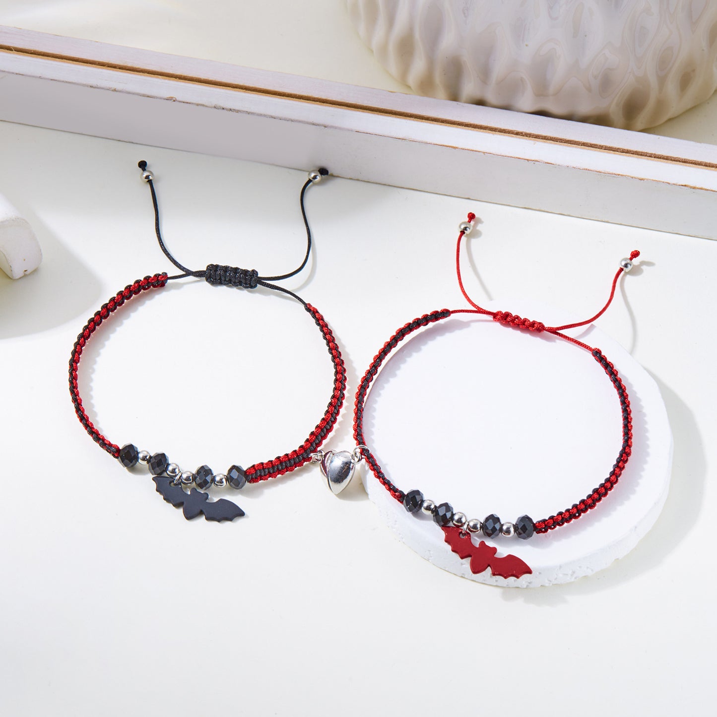 Bracciale di coppia magnetico intrecciato a tema Halloween con ragno e pipistrello e design a forma di cuore per uomo e donna
