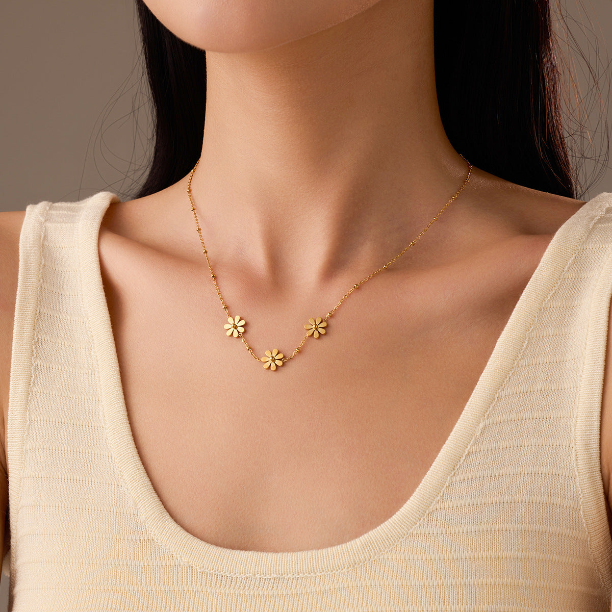 Collar con colgante de girasol y margarita natural para mujer, de acero inoxidable chapado en oro de 18 quilates, cadena minimalista para clavícula