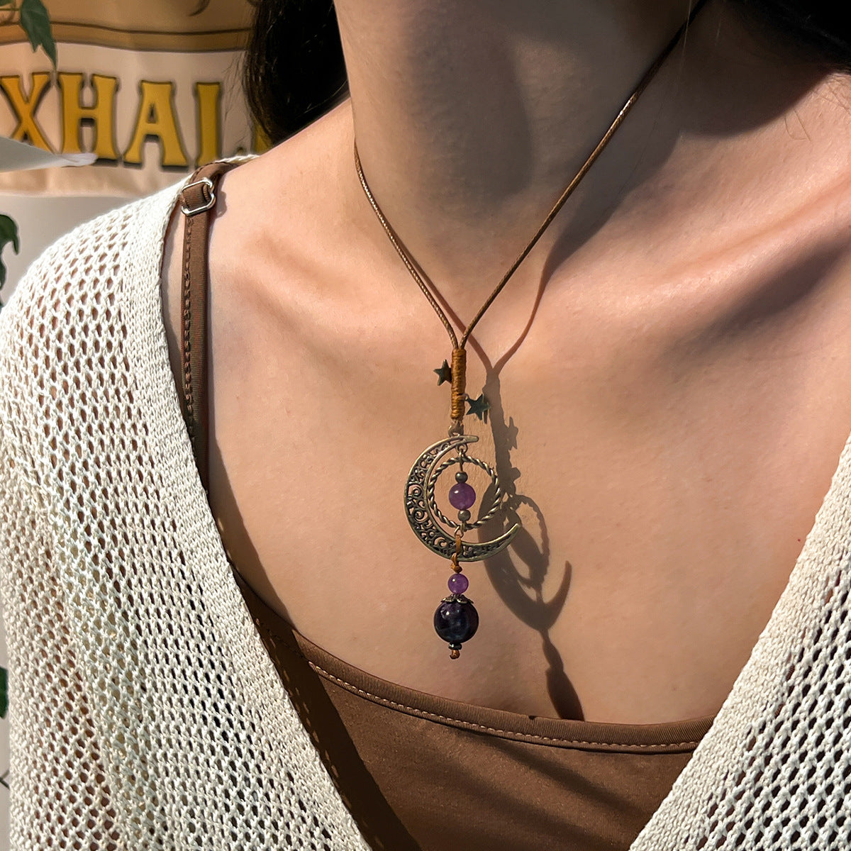 Collar colgante vintage de luna y estrella geométrica con dije de aleación en cordón de cuero para mujer